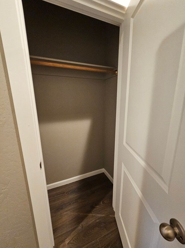 Building Photo - Beautiful Townhomes in East Medford