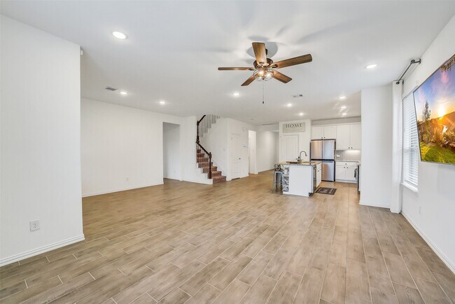 Building Photo - 31618 Donoso Dr