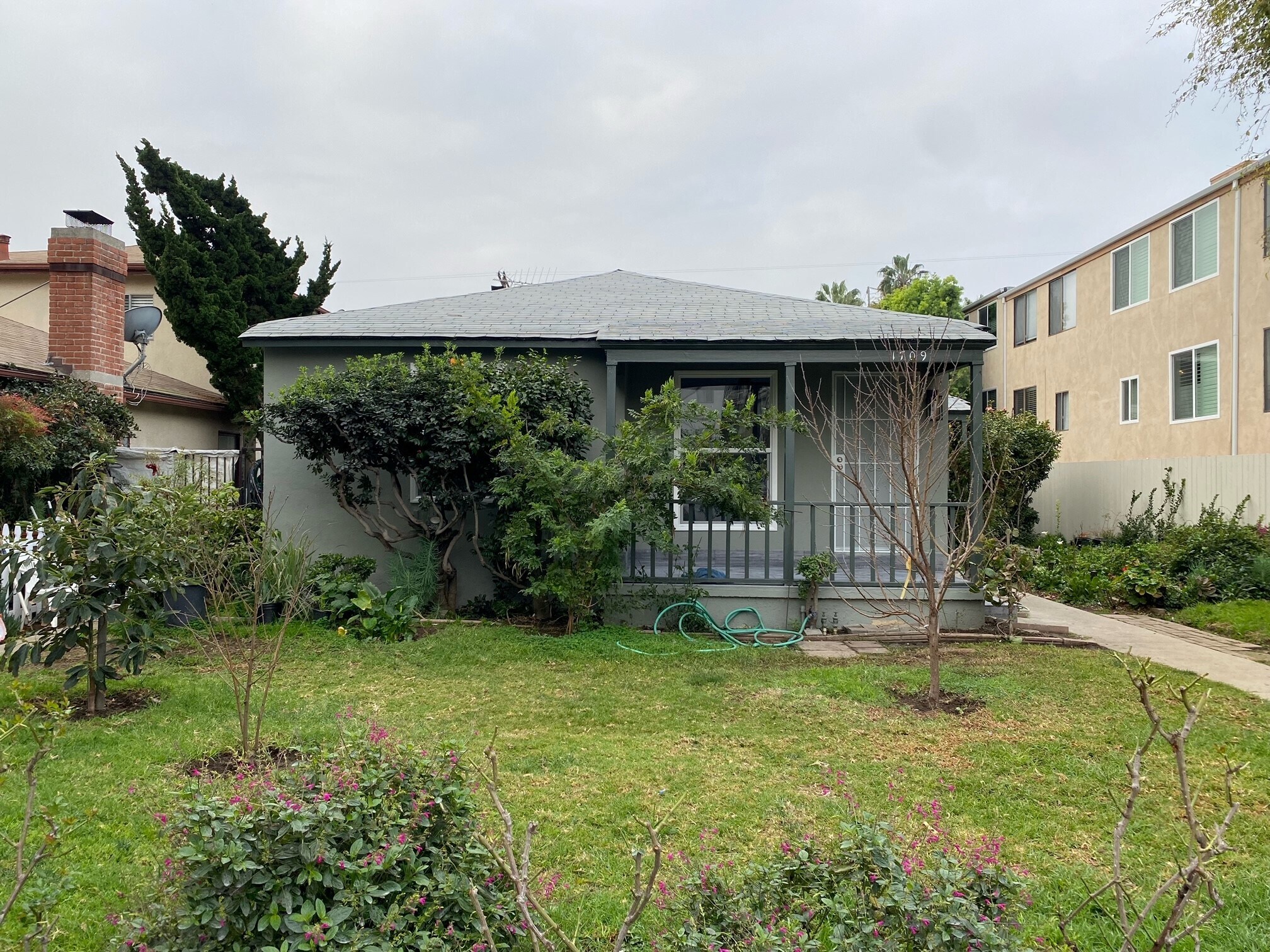 Building Photo - 1709 Barry Ave