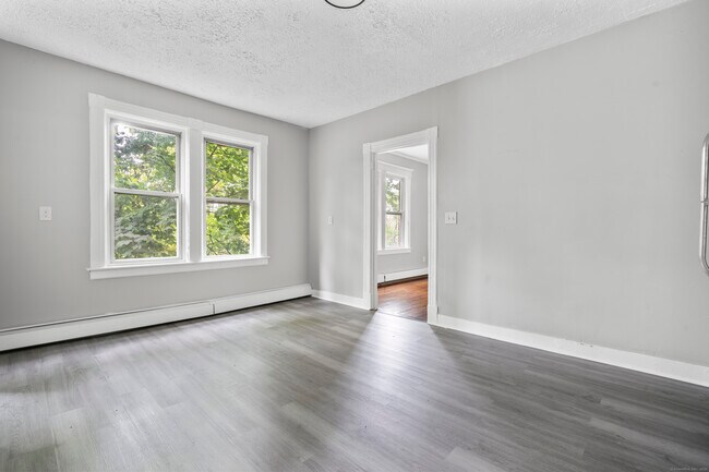 Building Photo - 202 Mather St