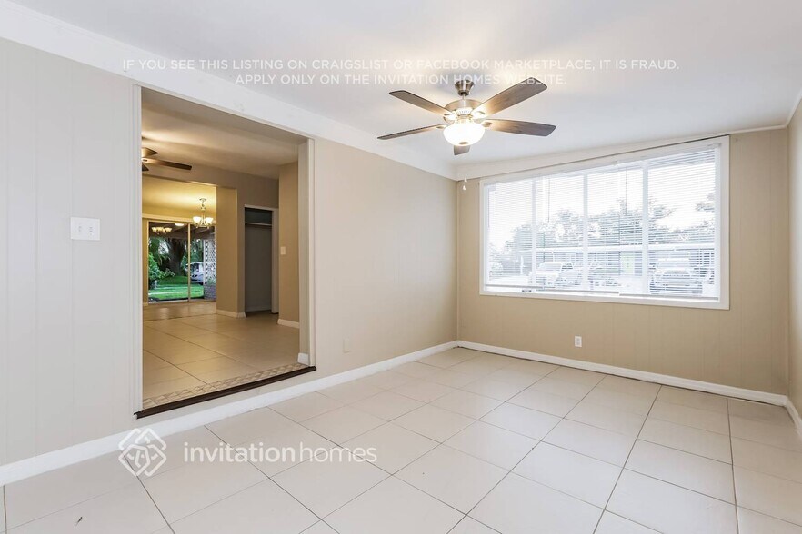 Building Photo - 1110 E Camellia Dr