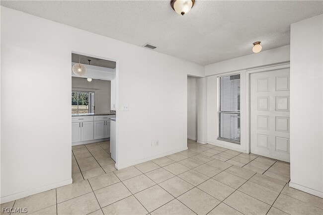 Building Photo - 1733 NE 7th Pl