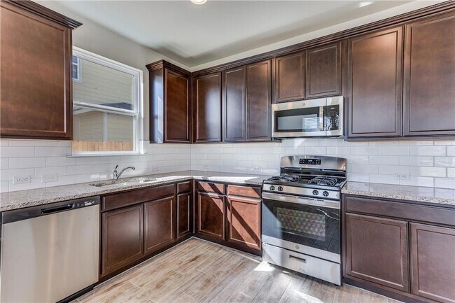 Building Photo - 131 Trailside Ln