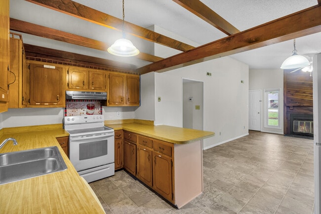 Building Photo - 1629 RaceTrack Rd