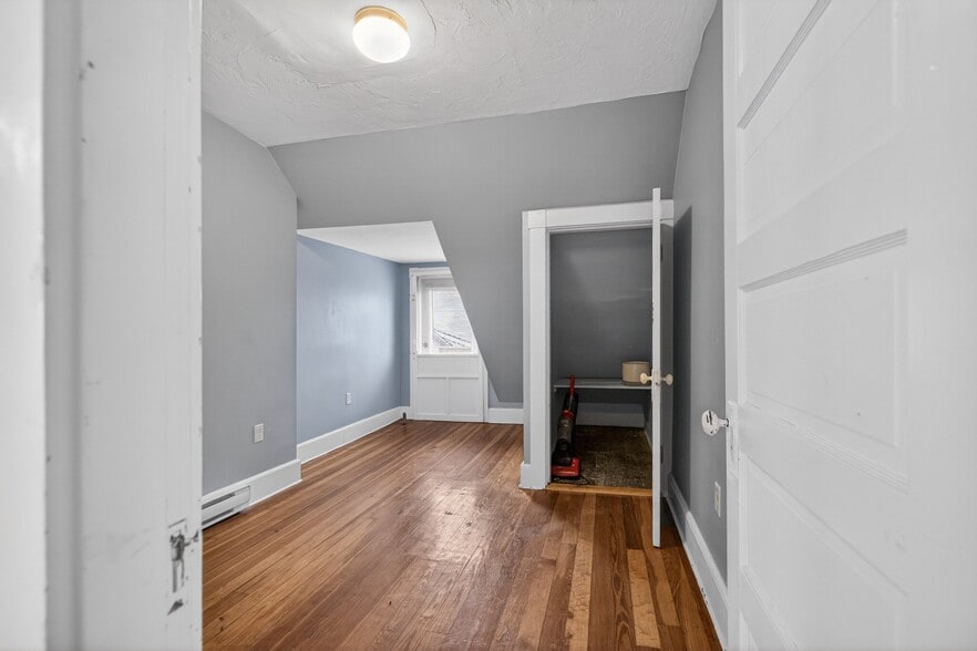 Building Photo - 46 Peirce St