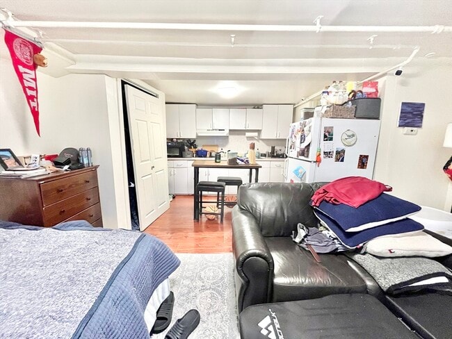 Primary Photo - 9 Cedar St