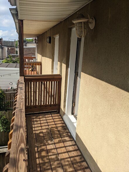 Balcony on 2nd floor - 1528 Olive St