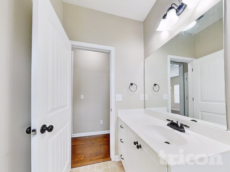 Building Photo - 513 Fox Haven Dr