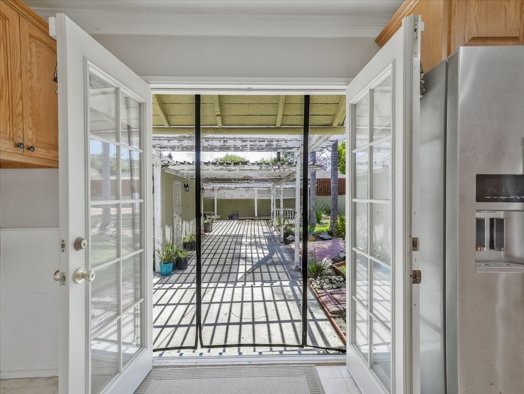 Building Photo - 3826 Burnside Ave