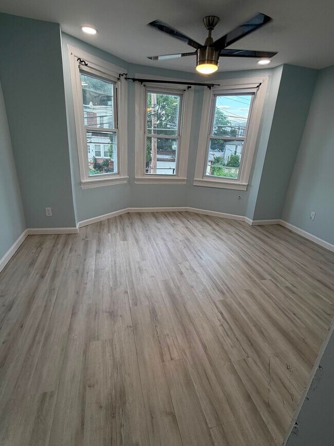 Building Photo - 112 Staley Ave
