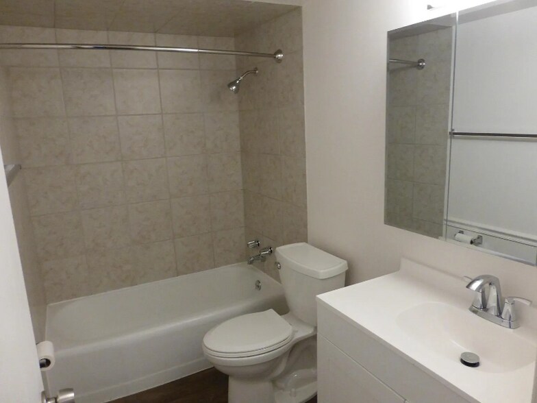 Building Photo - 475 Wall St