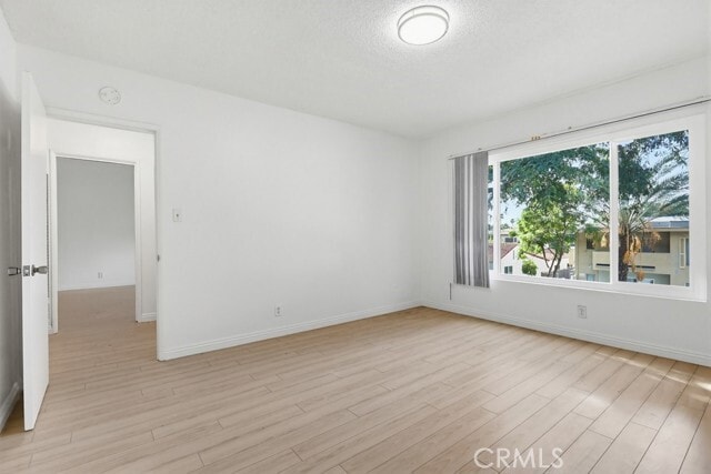 Building Photo - 930 N Stanley Ave