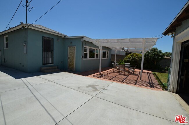 Building Photo - 2729 N Brighton St
