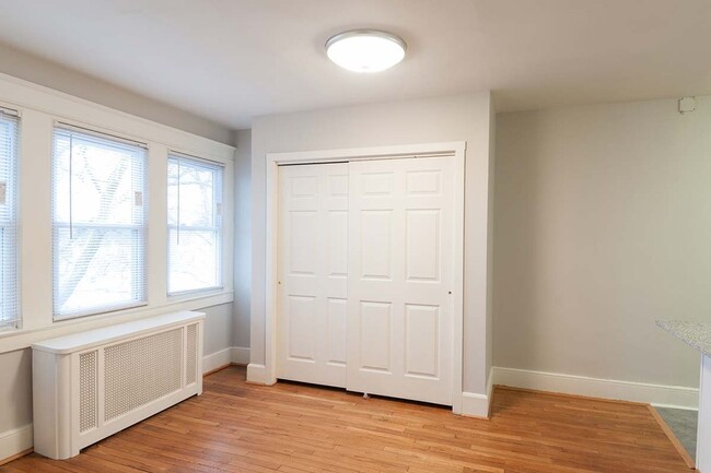 Interior Photo - Metropolitan Narberth Station