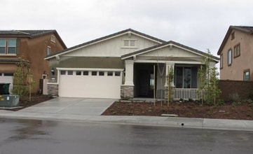 Building Photo - Three Bedroom Two Bathroom Home With Solar in The Lakes Community!