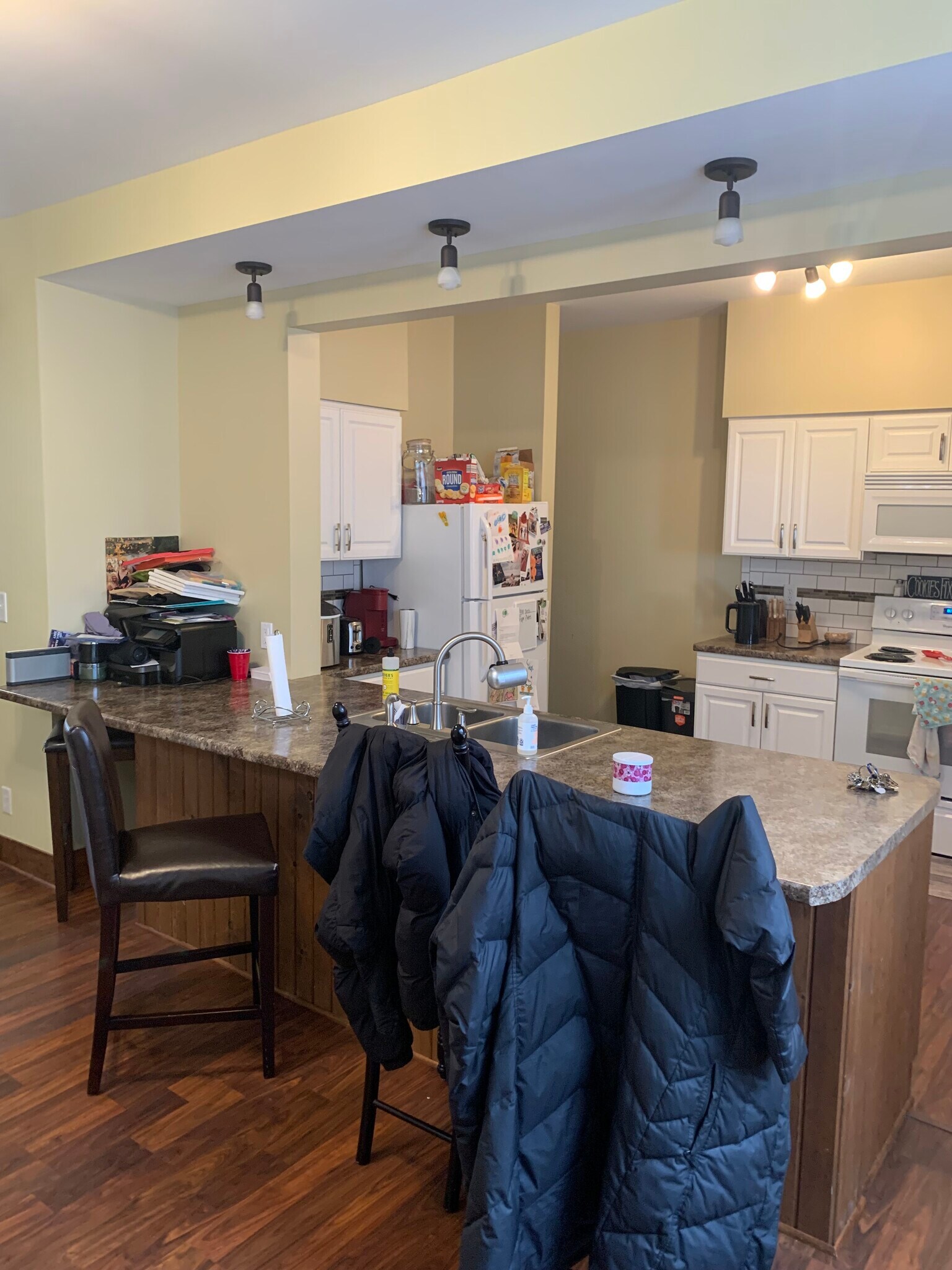 Building Photo - 409 E Cherry St