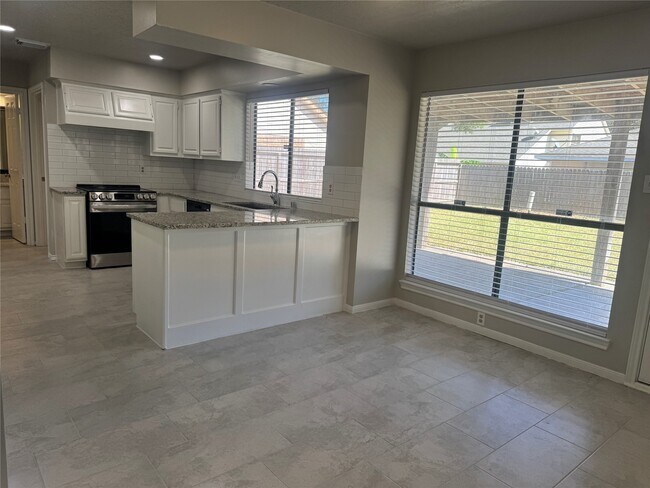 Building Photo - 8110 Green Devon Dr