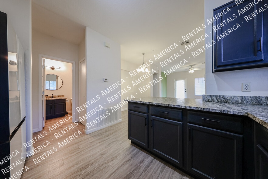 Building Photo - 2831 E Southern Ave