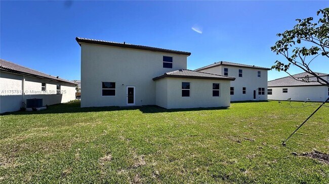 Building Photo - 2760 SE 23rd Ave