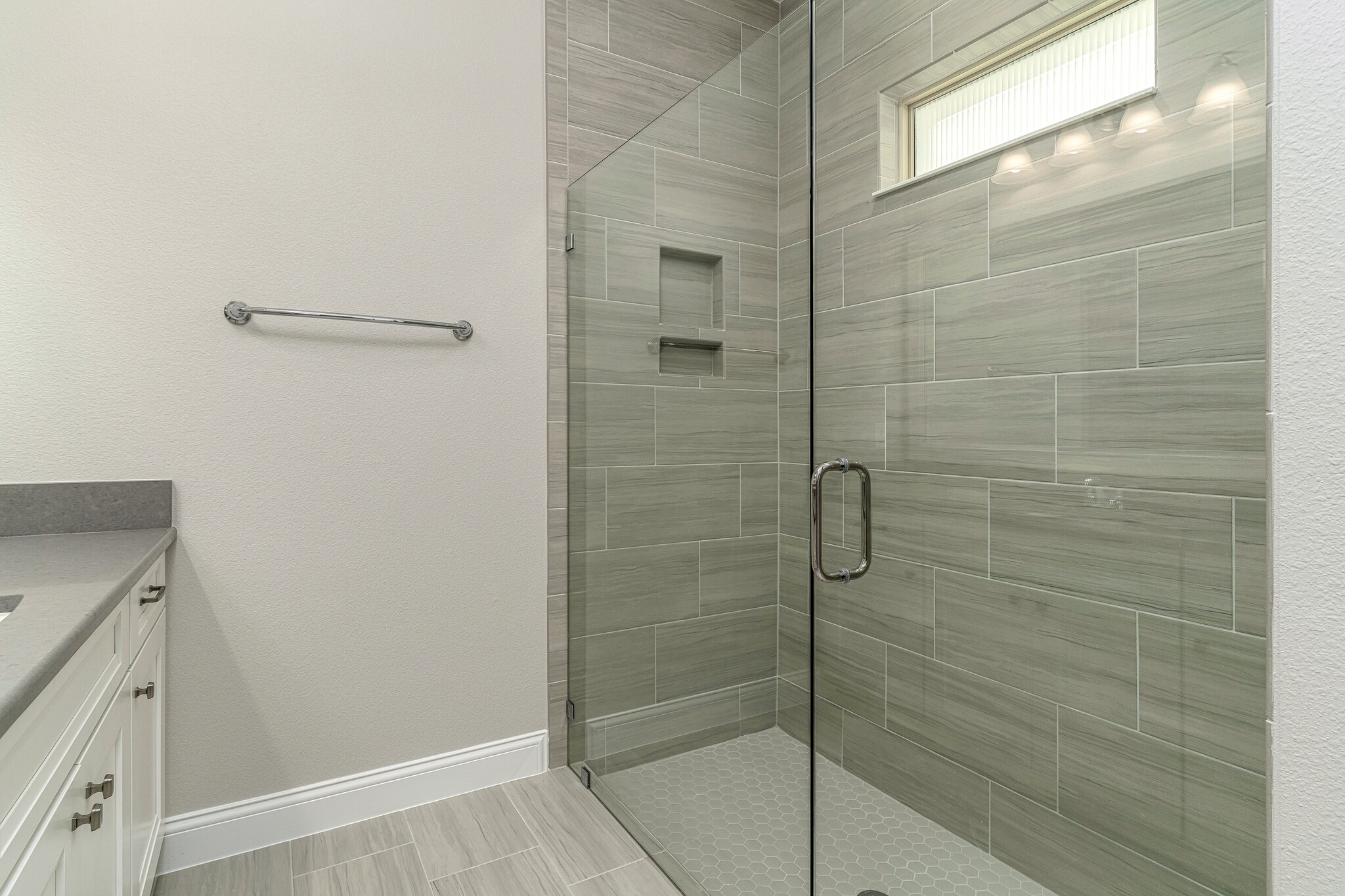 Downstairs Bedroom 1 En-Suite - 10146 Royal Island Ct