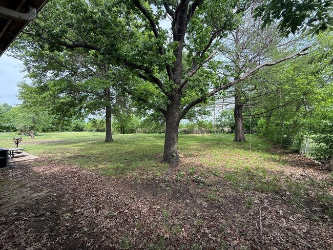 Building Photo - Kellysville 2 bedroom Plenty of Parking, Large fenced yard