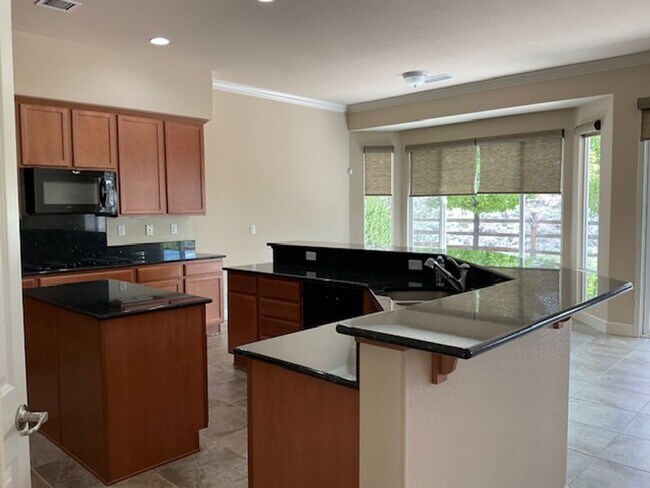 Building Photo - Del Webb Home in Somersett Over 55