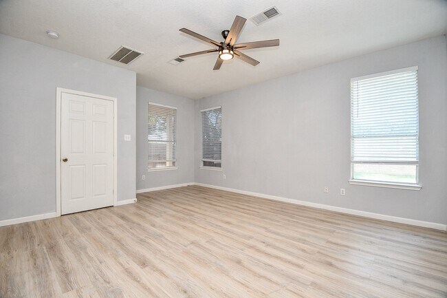 Building Photo - 3019 Red Oak Leaf Trail