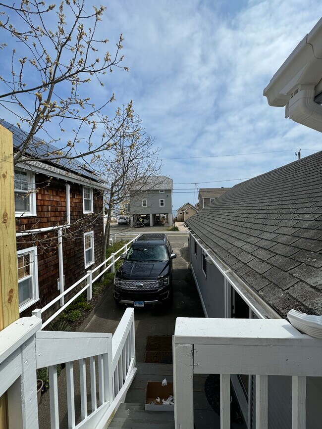 Building Photo - 122 Shore Rd