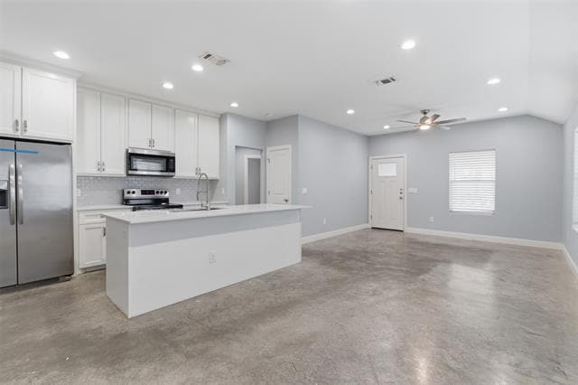 Building Photo - 1004 S Armstrong Ave