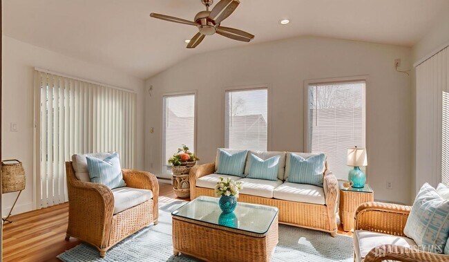 Building Photo - 368B Metuchen Dr