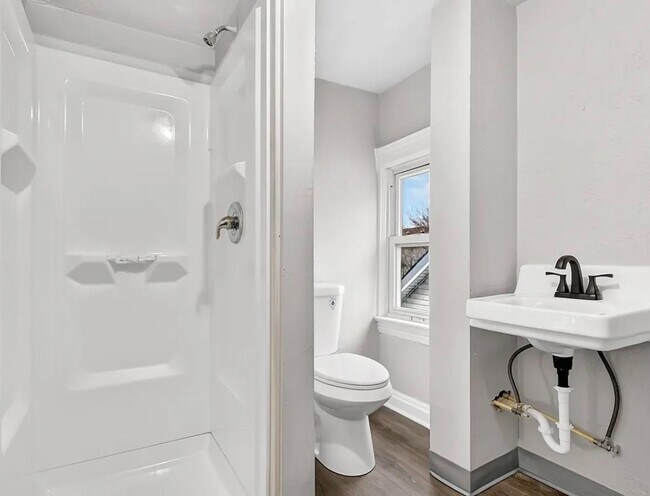 Building Photo - 10100 Yale Ave