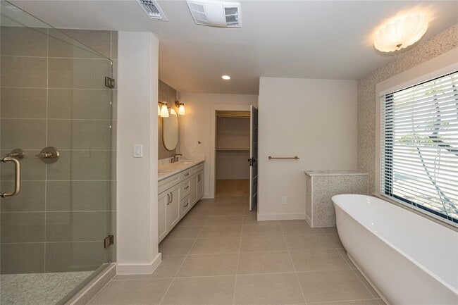 Building Photo - 12900 Ranch Rd 12