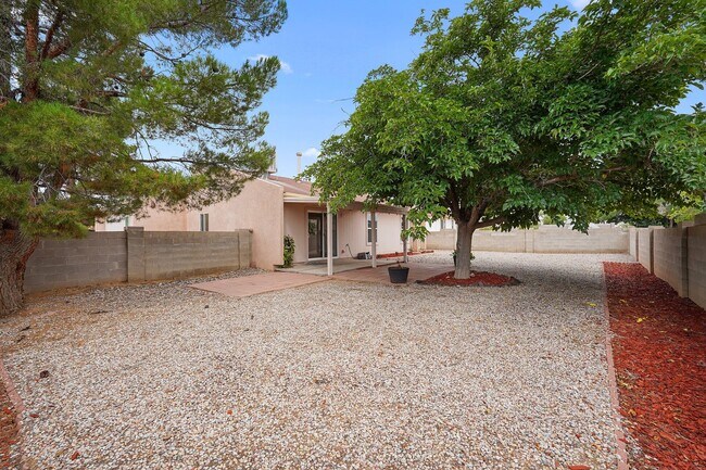 Building Photo - 270 Littler Dr SE