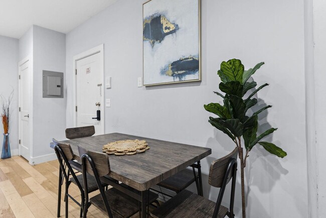 Building Photo - 1011 Bennington St