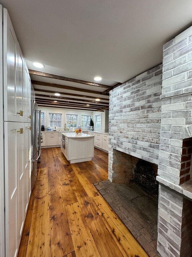 Building Photo - 354 Highland Ave