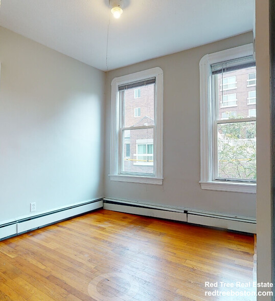 Building Photo - 560 Green St