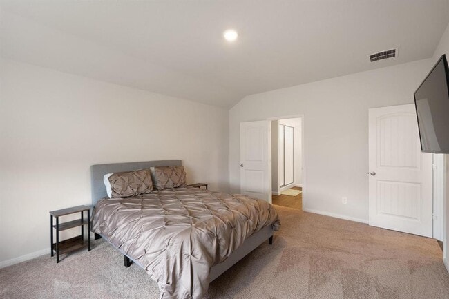 Building Photo - 205 Bethpage Dr