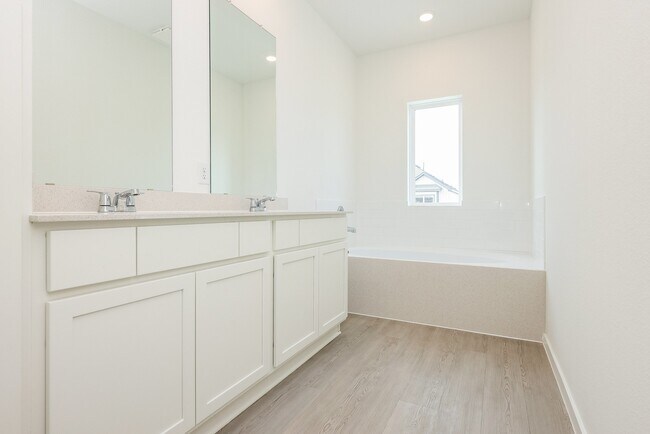 Building Photo - 2135 Salinas Dr