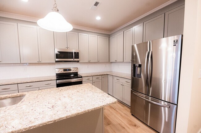 Building Photo - Beautiful 3Bed/2.5Bath Townhome located in Kernersville at Welden Village