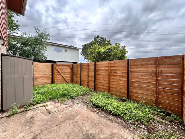 Building Photo - 6005 Cougar Dr