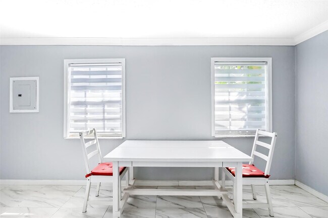 Building Photo - 2508 Arthur St