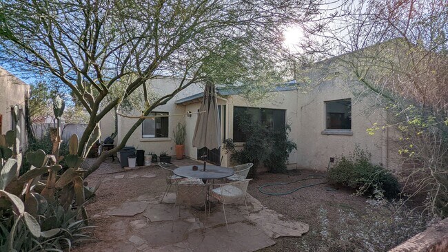 Building Photo - 1330 N Wilson Ave