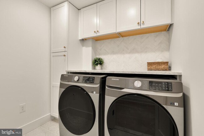 Building Photo - 1706 Bay St SE