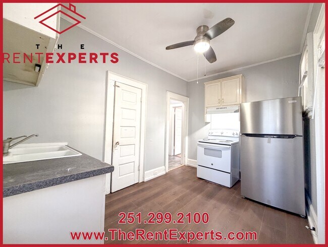 Building Photo - 206 5th St