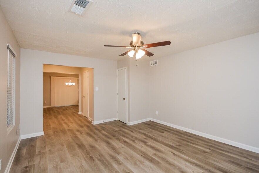 Building Photo - 5029 Brittany Dr