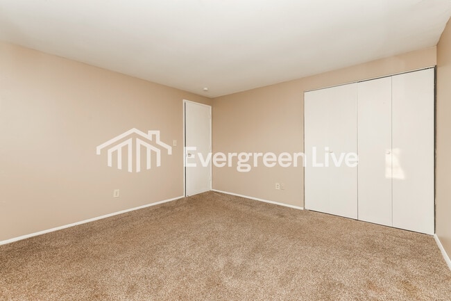 Building Photo - 6712 Hubbard Dr