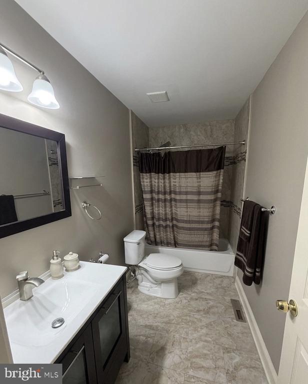 Building Photo - 34 Hopkins Ln