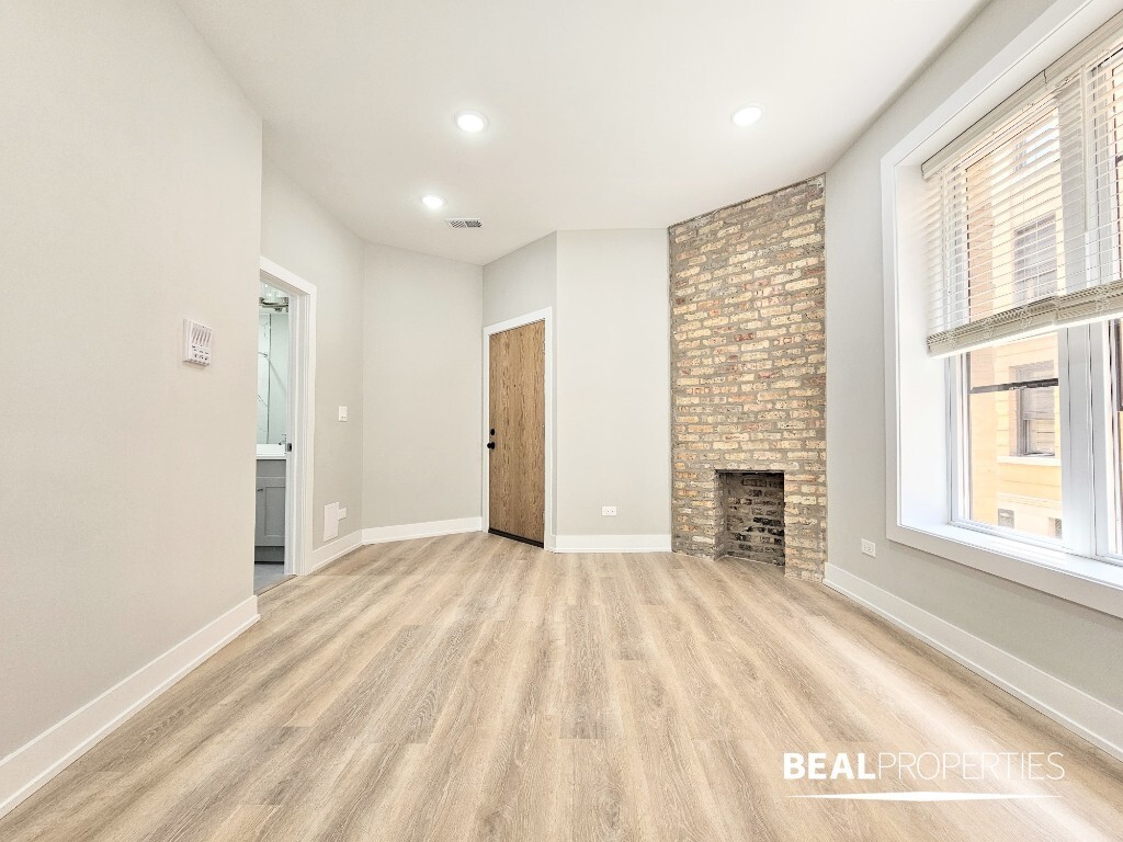 Building Photo - 428 W Belden Ave