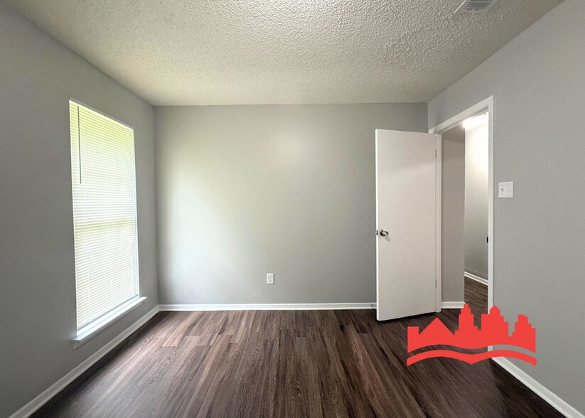 Building Photo - 504 Elmfield Cove