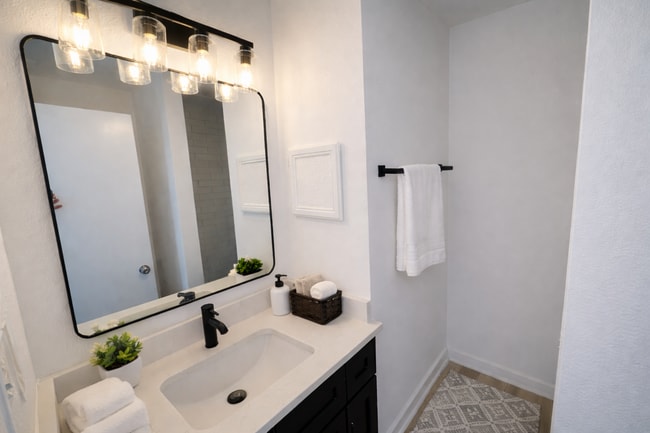 Building Photo - 4400 Aspen St